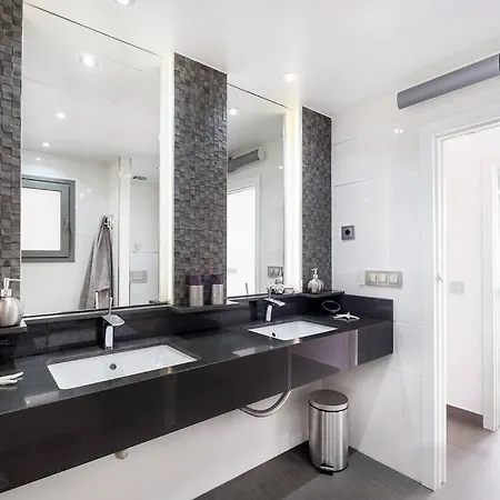 Puerto Banus Front Line 2 Bedroom מארבלה