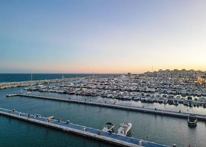 Puerto Banus Front Line 2 Bedroom Lejlighed Marbella