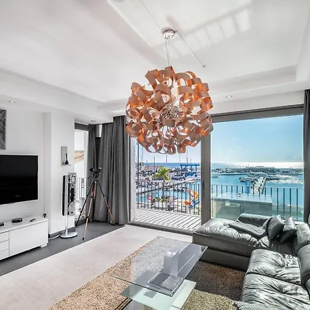 Puerto Banus Front Line 2 Bedroom Lägenhet *