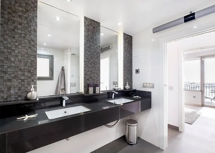 Puerto Banus Front Line 2 Bedroom ماربيا